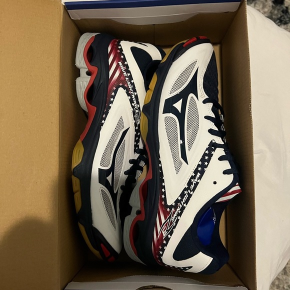 Wave Lighting Z3 Women’s Volleyball shoes - Picture 1 of 6